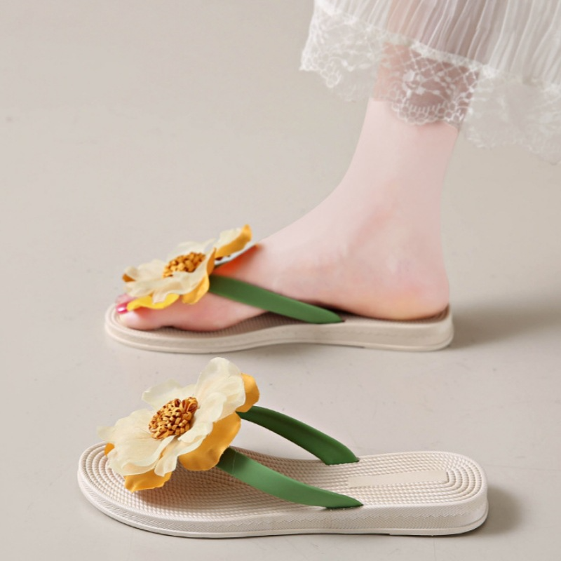 WS114 Niche style fairy-like flat flip-flops for women, summer fashion, straw-woven floral flats, pastoral vacation beach shoes.